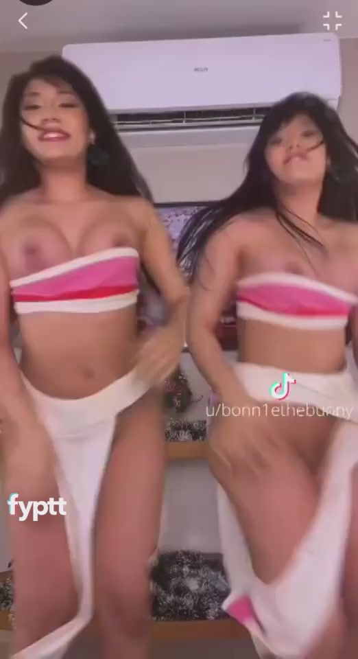 Big And Bouncy Naked Ass Clapping TikTok Trend Performed By A Hot Thot