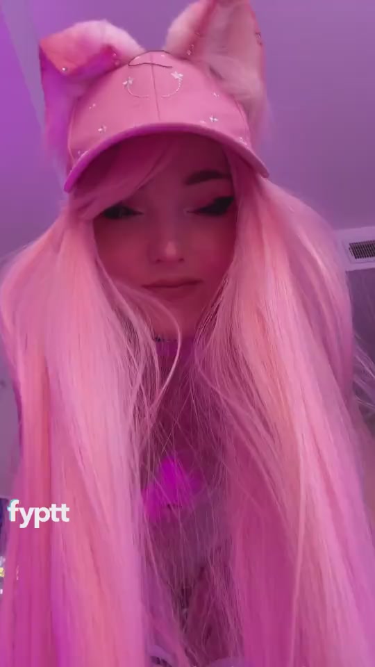 TikTok Thot With Neko Cap And Pink Hair Shaking Her Hips From Left To Right