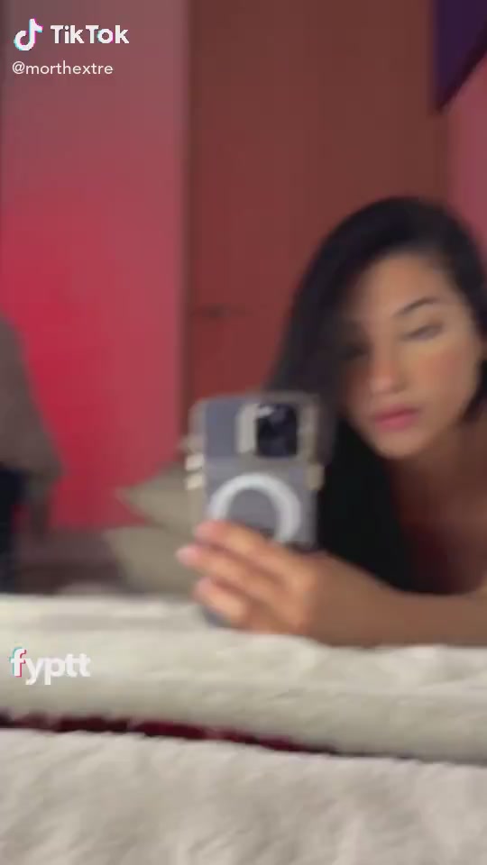 Hot Brunette Shows Her Ass On TikTok With The Old Sexy Bugs Bunny Trend